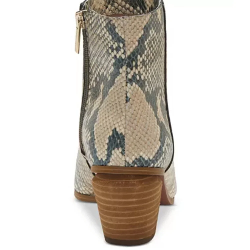 Vince Camuto vince camuto